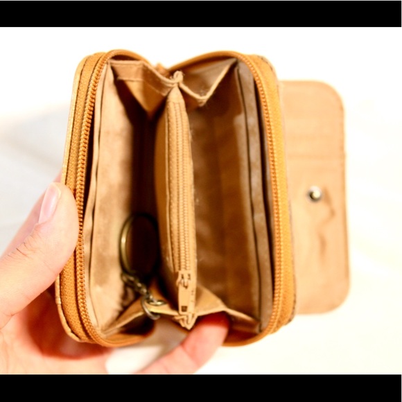 Hand Wallet from New Zealand - Picture 3 of 5